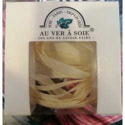 Au ver à soie : ruban de soie coloris crème 7 mm