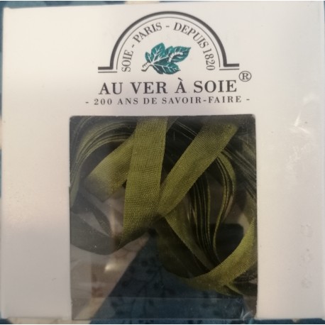 Au ver à soie : ruban de soie coloris Vert 7 mm